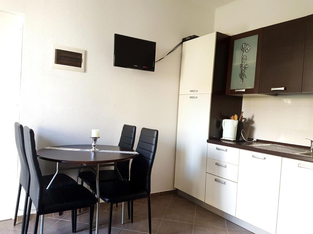 Apartments With A Parking Space Nin, Zadar - 13571 Esterno foto